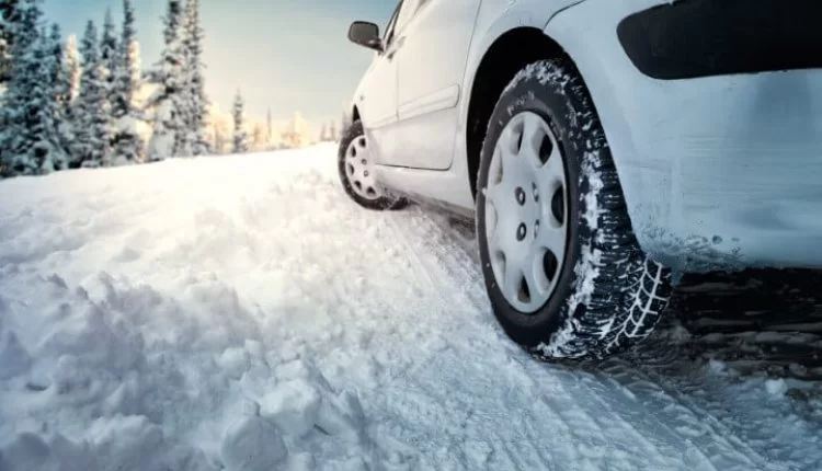 Czy felgi aluminiowe niszczą się zimą? ❄️🚗